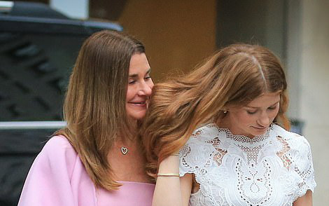 Ái nữ nhà tỷ phú Bill Gates lộ diện trước đám cưới, visual tựa công chúa của cô dâu mới khiến fan nức nở 'đẹp nhất từ trước đến nay'