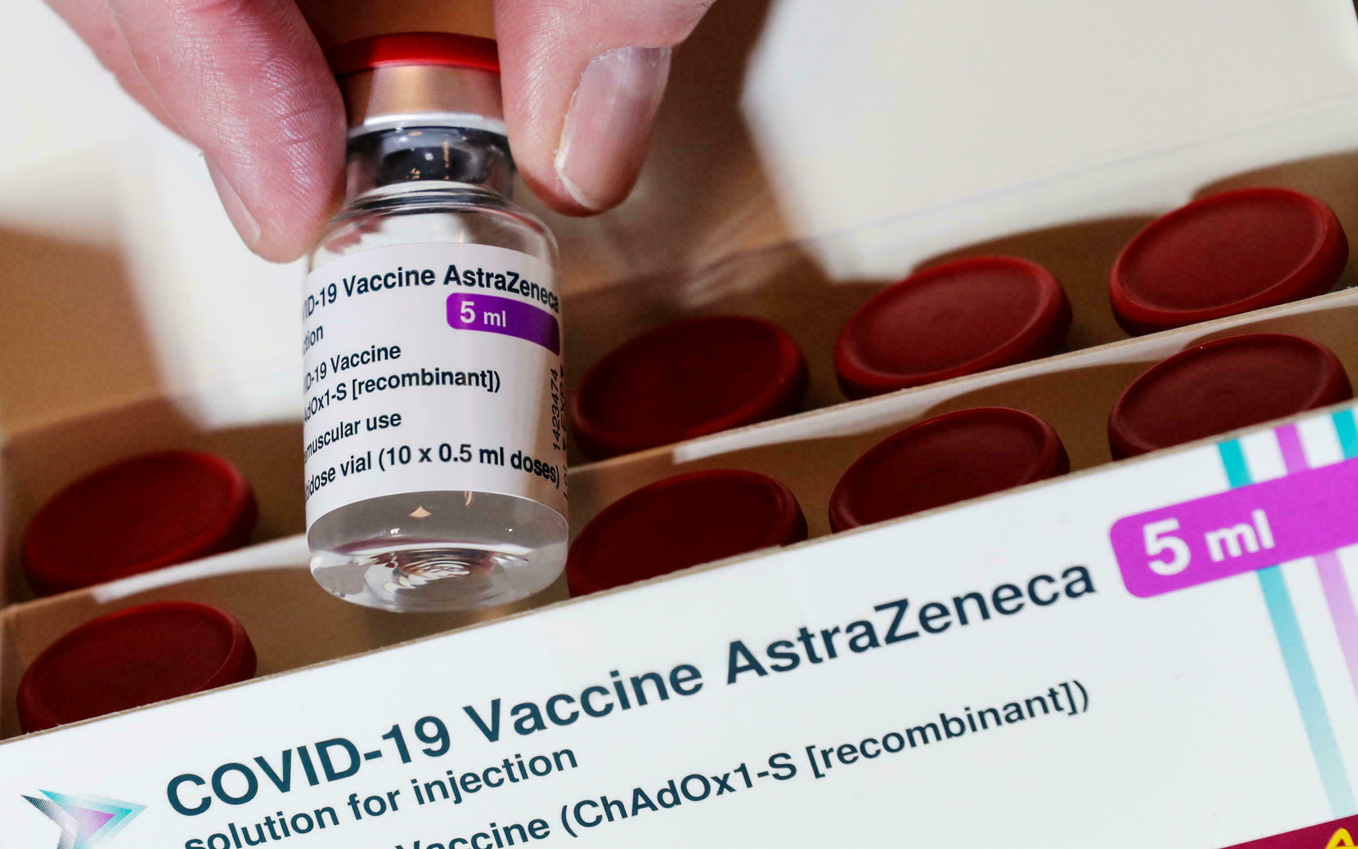 Bộ Y tế tiếp nhận gần 2 triệu liều vaccine AstraZeneca