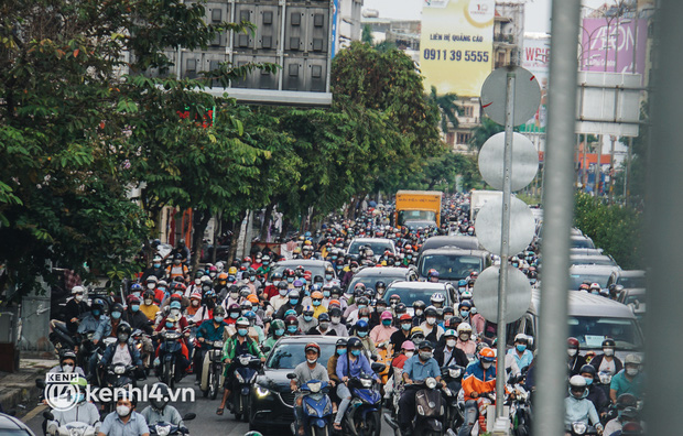 Sáng 19/10: Sài Gòn kẹt xe trở lại - Ảnh 2.