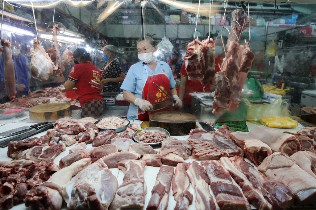 Lợn hơi 30.000 đồng/kg, giá thịt đến tay người tiêu dùng cao gấp 6 lần - Ảnh 3.