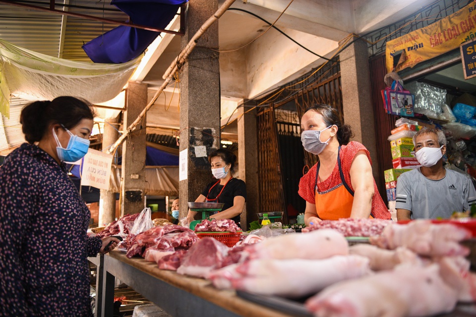 Lợn hơi 30.000 đồng/kg, giá thịt đến tay người tiêu dùng cao gấp 6 lần - Ảnh 4.