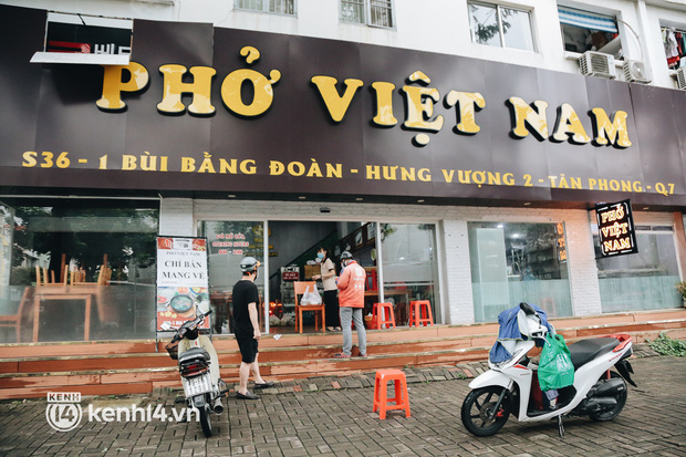 Sáng 20/10: Địa phương ra nhiều văn bản chống dịch phải đính chính gây phản cảm; khi nào học sinh Hà Nội được tới trường? - Ảnh 3.