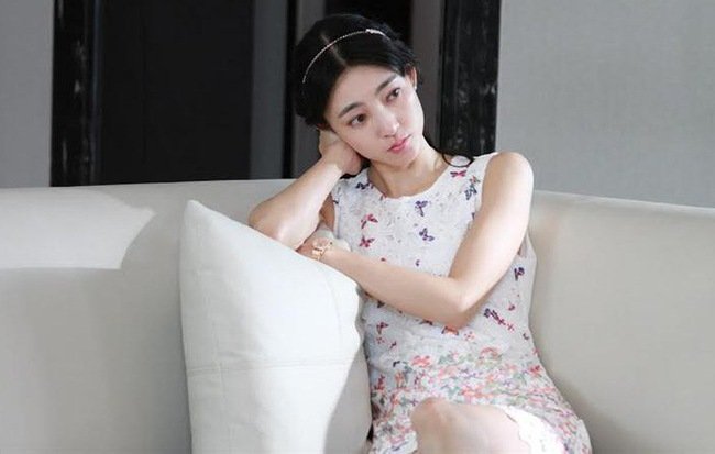 Phát hiện vợ giấu đồ hàng hiệu dưới gầm giường, chồng mỉa mai 'nhân tình khéo tặng' và màn xử lý thấu đáo của cô vợ trẻ - Ảnh 1. Phát hiện vợ giấu đồ hàng hiệu dưới gầm giường, chồng mỉa mai 'nhân tình khéo tặng' và màn xử lý thấu đáo của cô vợ trẻ - Ảnh 1.
