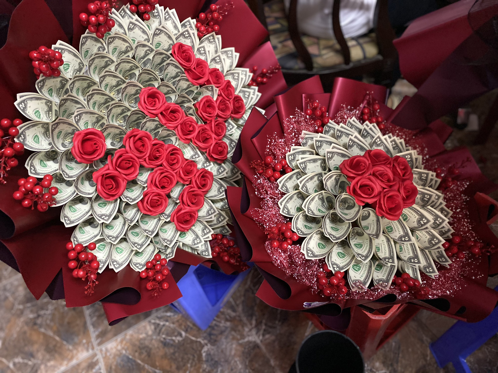 Sốc với bó hoa bằng tiền mặt trị giá 200 triệu đồng ngày 20/10 - Ảnh 4.