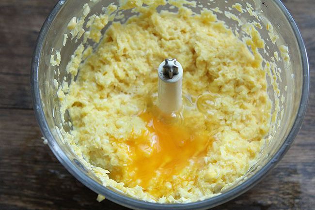 Còn bắp ngô và quả trứng, vợ nhanh tay làm ngay bữa sáng tốn 15 phút - Ảnh 2.