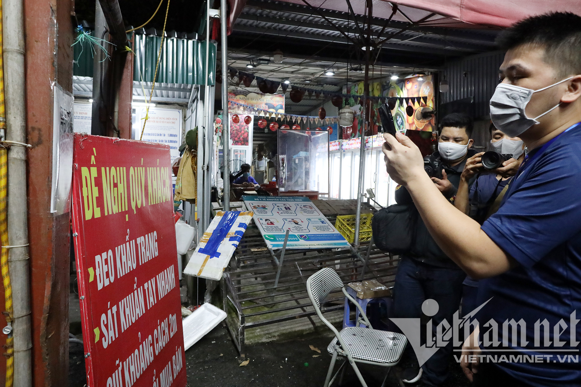 Chợ đầu mối nổi tiếng nhất Hà Nội mở lại sau hai tháng đóng cửa - Ảnh 6.
