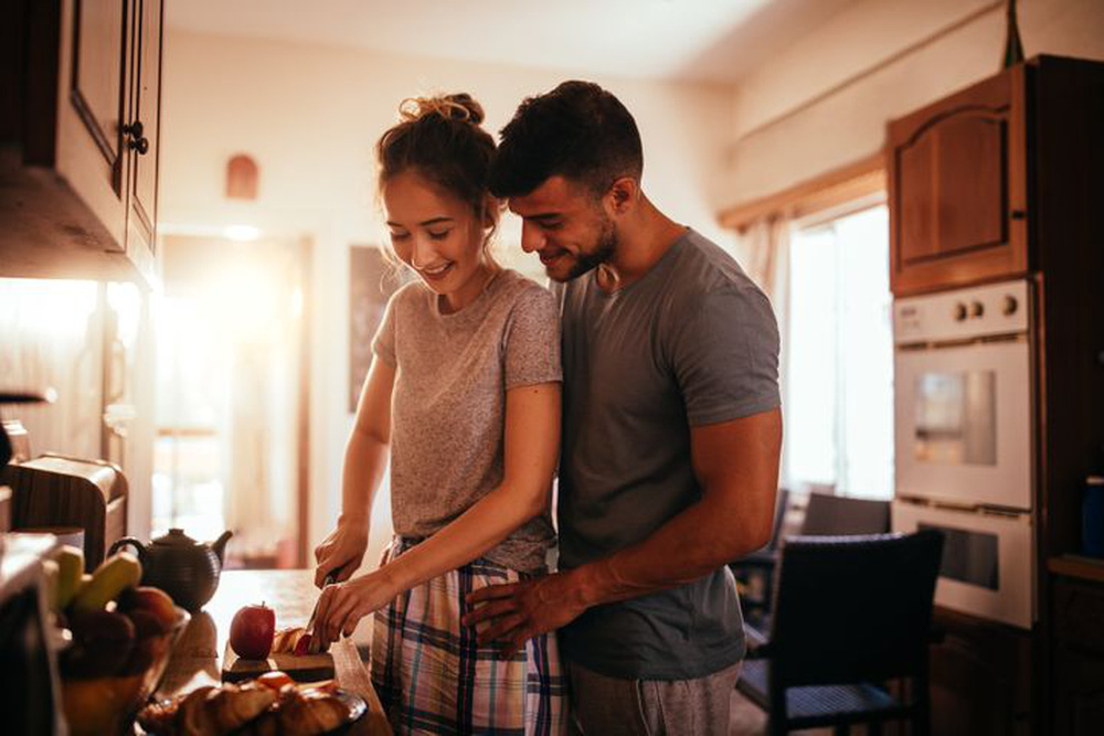 Mất hứng làm 'chuyện ấy' do đại dịch Covid-19: Chuyện không của riêng ai, làm gì để lấy lại ham muốn? - Ảnh 2.