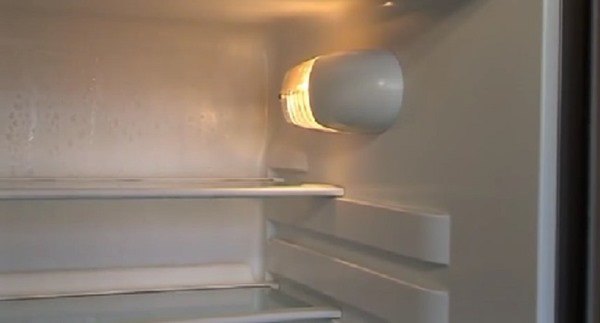 Tại sao ngăn mát tủ lạnh có đèn, còn ngăn đá lại không? Lý do hết sức thuyết phục - Ảnh 2.