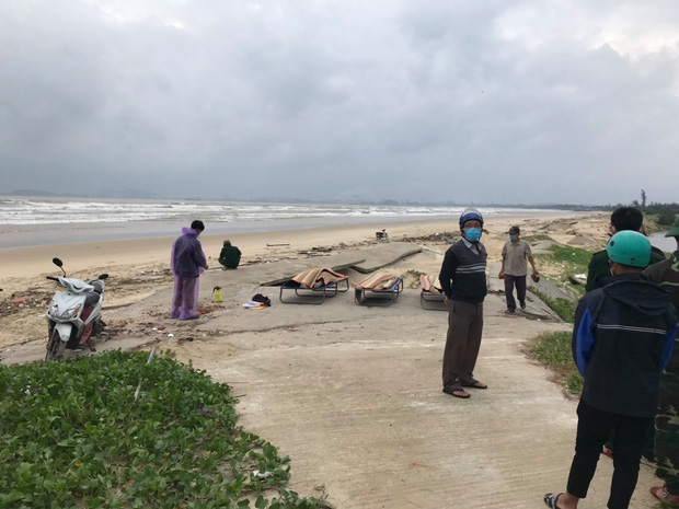 Thi thể 3 thanh thiếu niên ở Quảng Ngãi bị lũ cuốn trôi được tìm thấy tại bãi biển Quảng Nam - Ảnh 2.