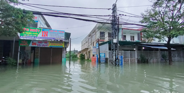 Nghệ sĩ Việt &quot;bất động&quot; trước tình hình bão lũ miền Trung, lý do dịch bệnh hay nỗi sợ mang tên &quot;sao kê&quot;? - Ảnh 2.