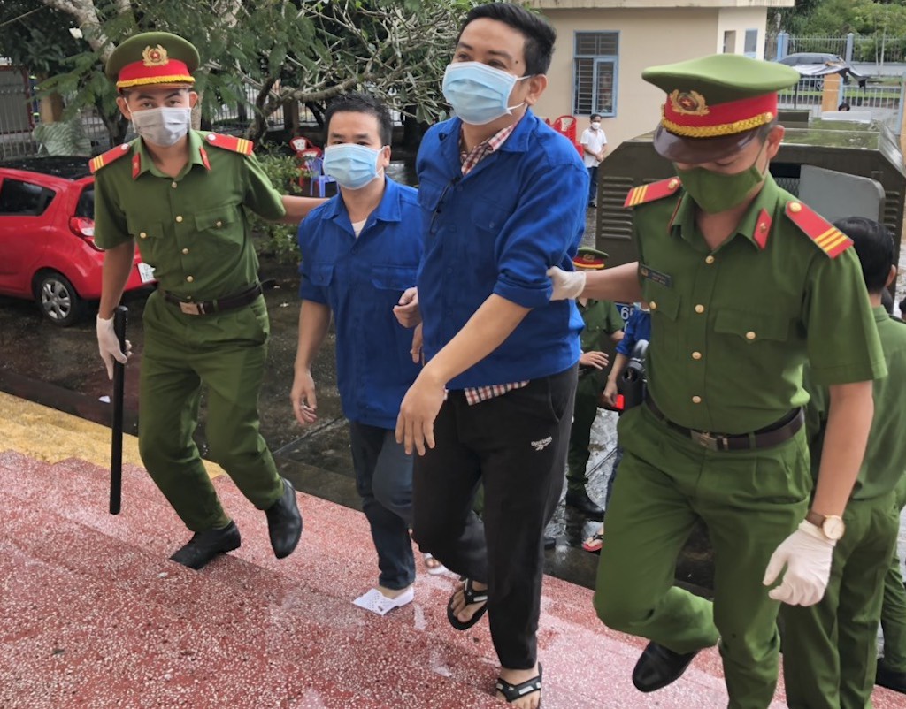 Trương Ch&acirc;u Hữu Danh v&agrave; đồng phạm bị cấm h&agrave;nh nghề b&aacute;o ch&iacute; 3 năm - Ảnh 1.