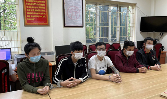 Tạm giữ cặp t&igrave;nh nh&acirc;n 9X mua b&aacute;n 35.600 vi&ecirc;n ma t&uacute;y - Ảnh 1.