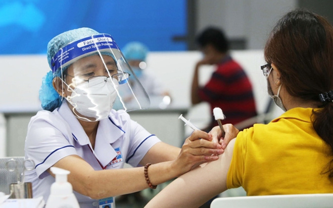 Kỷ lục tiêm gần 1,4 triệu mũi vaccine một ngày và "điều kiện tiên quyết" nào để Việt Nam thích ứng an toàn với dịch COVID-19?