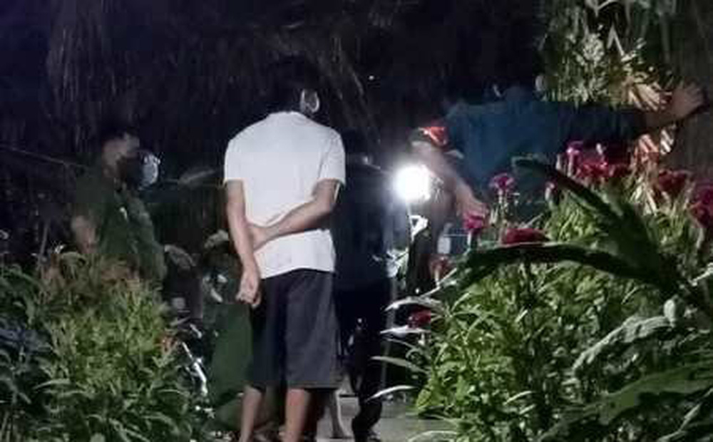 Xuất hiện chi tiết lạ vụ con chết lặng khi ph&aacute;t hiện cha mẹ chết ch&aacute;y bất thường trong ch&ograve;i t&ocirc;m - Ảnh 1.