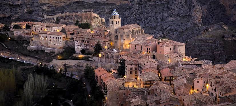 Albarracin - Thị trấn thời trung cổ khiến du khách &quot;lạc bước&quot; - Ảnh 1.