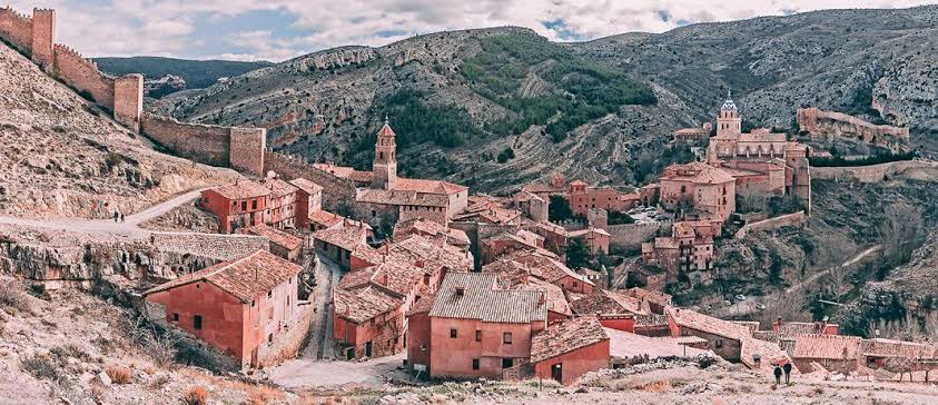 Albarracin - Thị trấn thời trung cổ khiến du khách &quot;lạc bước&quot; - Ảnh 2.