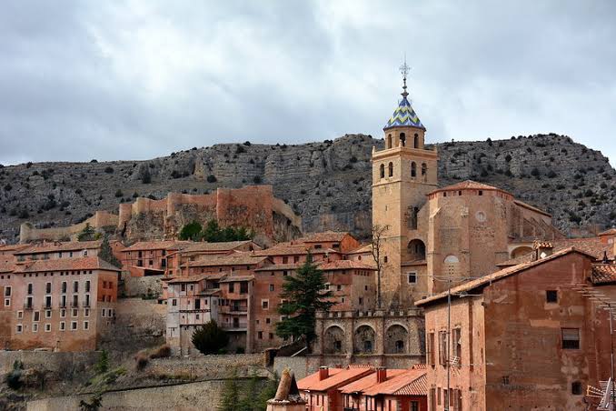 Albarracin - Thị trấn thời trung cổ khiến du khách &quot;lạc bước&quot; - Ảnh 3.