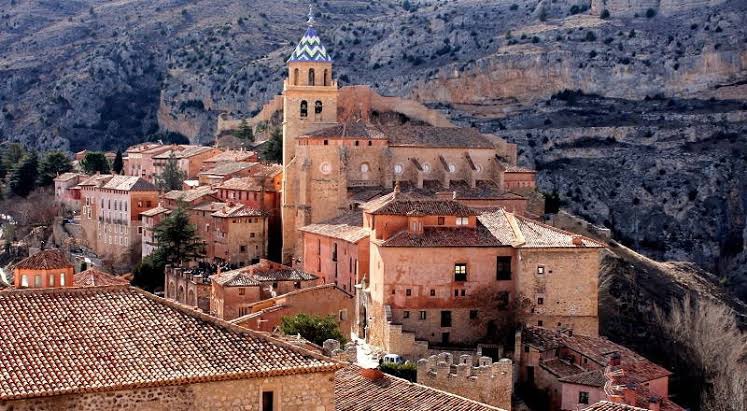 Albarracin - Thị trấn thời trung cổ khiến du khách &quot;lạc bước&quot; - Ảnh 5.