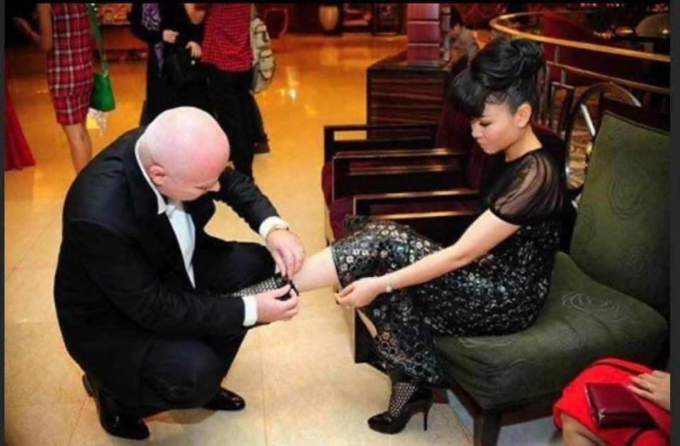 Chồng hơn 20 tuổi của Thu Minh: Đề nghị kết hôn lần 2 hẹn hò, 10 năm vẫn buộc dây giày cho vợ - Ảnh 8.
