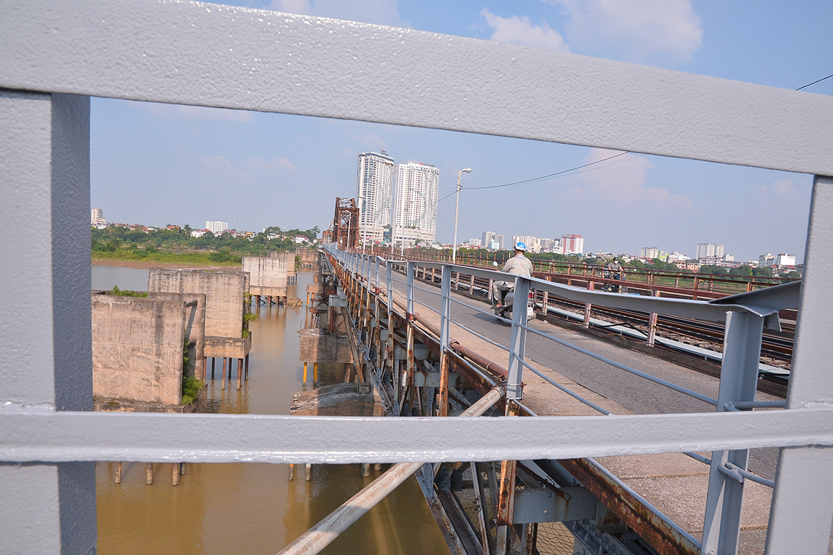 Hình ảnh vô cùng khác biệt trên cầu Long Biên trước và sau khi được sơn mới - Ảnh 4.