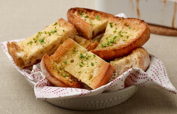 Cách làm bánh mì nướng bơ tỏi đơn giản ngon thơm, giòn rụm chiều lòng cả nhà mà nghe tên đã chảy nước miếng - Ảnh 3.