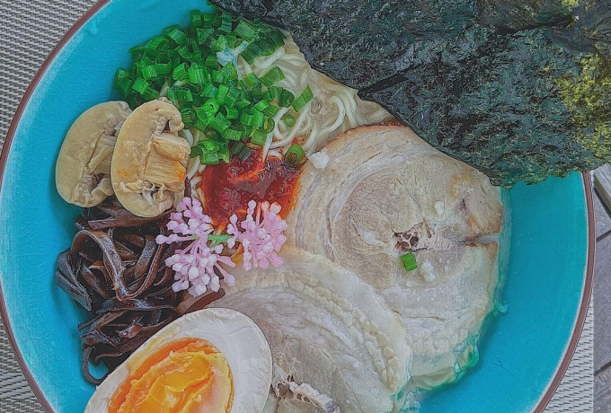Lan Khuê 'kết chương' nấu ăn bằng món mì ramen Nhật Bản - Ảnh 2.