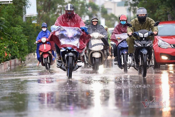 Miền Bắc đón đợt không khí lạnh đầu tiên vào chiều tối nay, kết hợp cùng bão số 7 gây mưa to đến rất to - Ảnh 2.