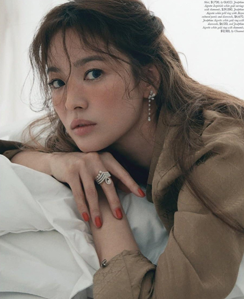 Song Hye Kyo bị 'dìm' nhan sắc khi trang điểm đậm - Ảnh 9.