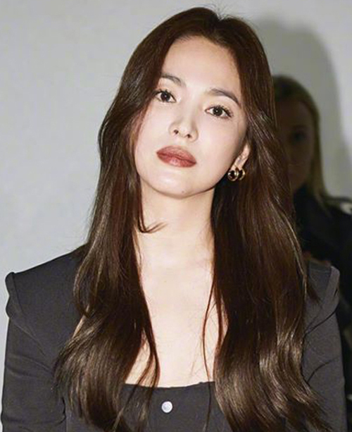 Song Hye Kyo bị 'dìm' nhan sắc khi trang điểm đậm - Ảnh 7.