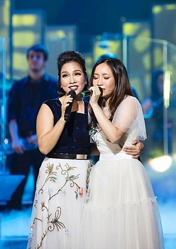 2 cô con gái tài năng nối nghiệp bố mẹ của nhà ca sĩ Mỹ Linh, NSƯT Chiều Xuân - Ảnh 2.