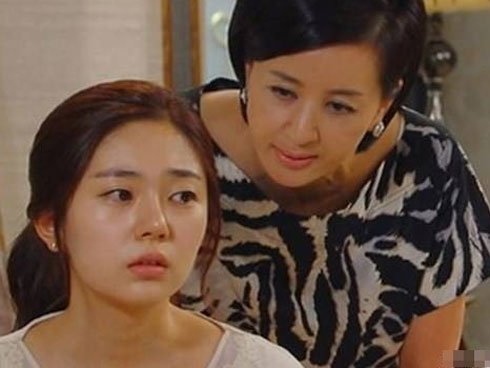 Chồng cặp bồ, nàng dâu cay đắng vì bị mẹ chồng đổ lỗi: 'Ngoài kia bao nhiêu người sao chỉ có chồng con ngoại tình?' - Ảnh 2.