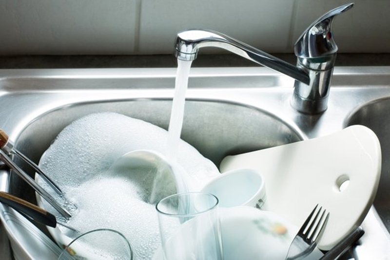 Rửa bát theo cách này chẳng khác gì 'tự ăn thuốc độc', rất nhiều gia đình mắc phải nhưng không biết để tránh - Ảnh 1. Rửa bát theo cách này chẳng khác gì 'tự ăn thuốc độc', rất nhiều gia đình mắc phải nhưng không biết để tránh - Ảnh 1.