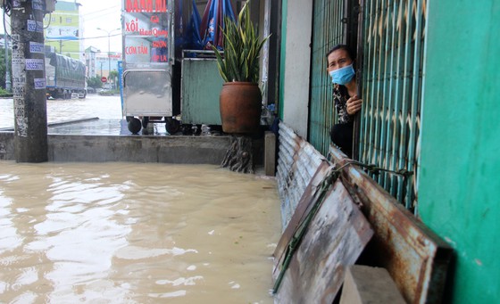 Cận cảnh ngập lụt, sạt lở núi 'bủa vây' TP Quy Nhơn - Ảnh 20.