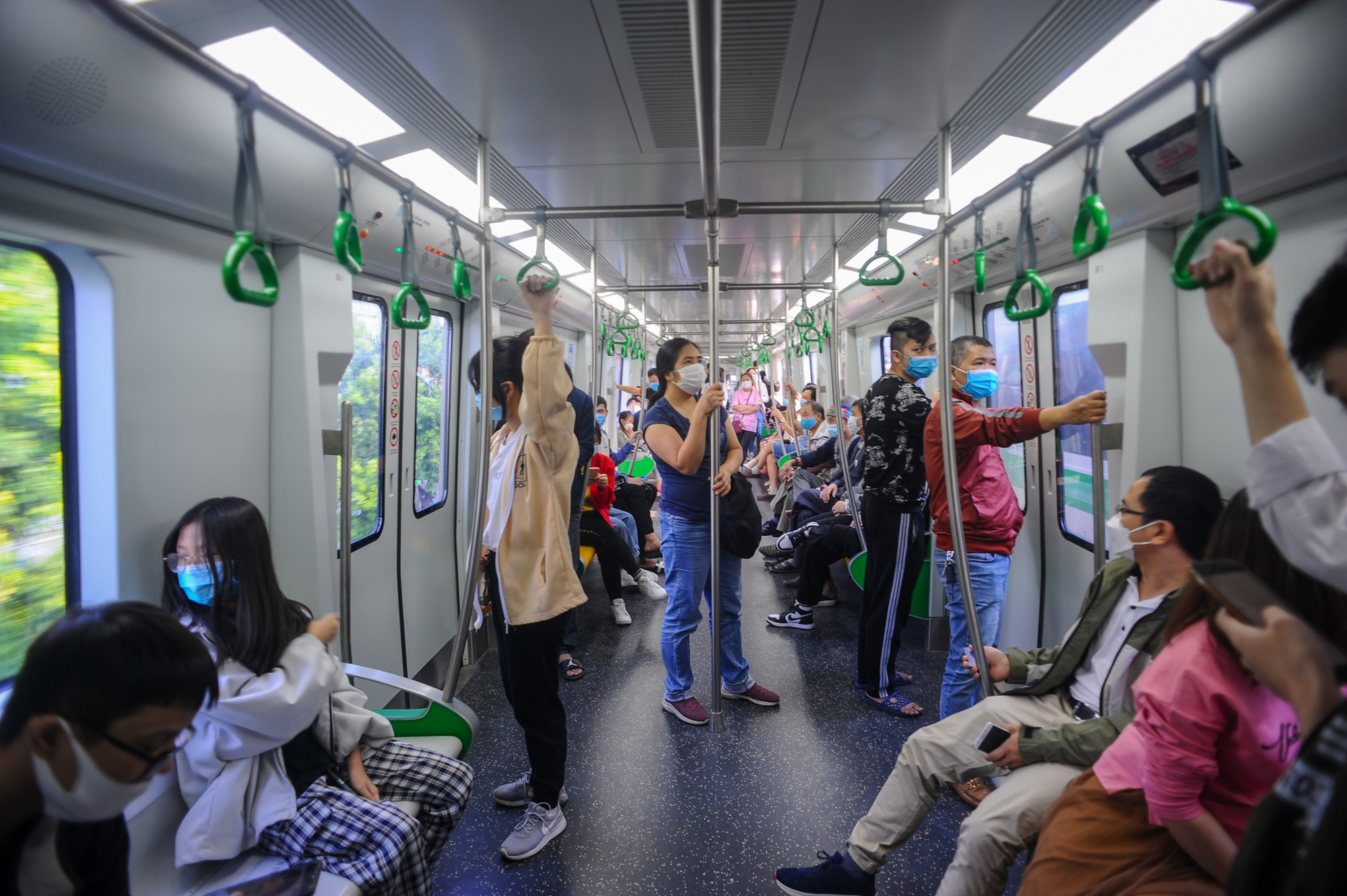 Hẹn hò đi tàu Cát Linh - Hà Đông ngày cuối tuần - Ảnh 2. Hẹn hò đi tàu Cát Linh - Hà Đông ngày cuối tuần - Ảnh 2.