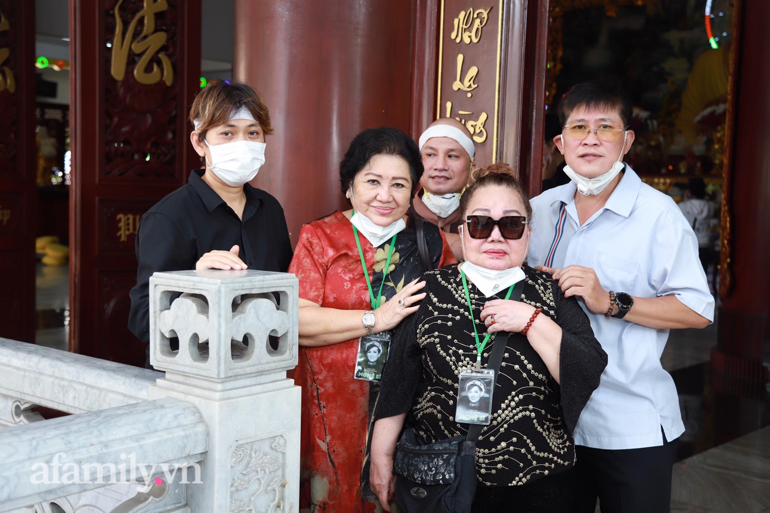 Lễ chung thất của Phi Nhung: Lệ Quyên cùng dàn sao Việt không kìm được nước mắt, Trang Trần xông xáo đón khách - Ảnh 3.