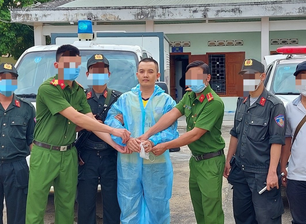 Tr&ugrave;m giang hồ v&ugrave;ng &lsquo;tam gi&aacute;c đen&rsquo; bị bắt khi lẩn trốn tại cửa khẩu - Ảnh 1.