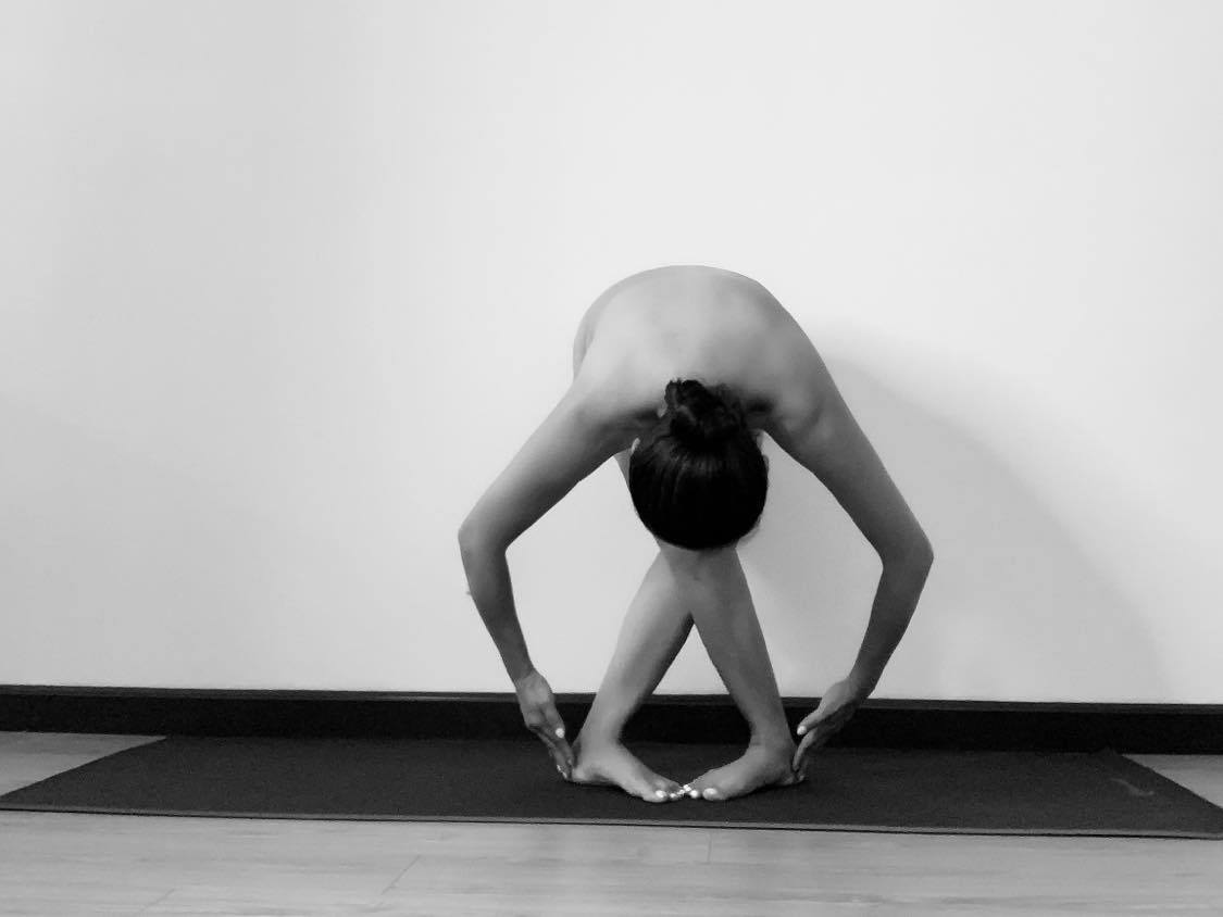 Thanh Ngọc 'Đồng tiền xương máu' U50 gợi cảm, thích chụp Yoga nude - Ảnh 8.
