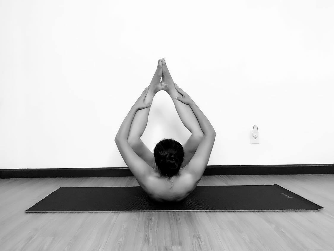 Thanh Ngọc 'Đồng tiền xương máu' U50 gợi cảm, thích chụp Yoga nude - Ảnh 10.