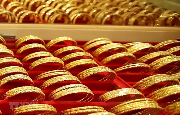 Giá vàng trong nước bất ngờ giảm mạnh gần 1 triệu đồng/lượng so với phiên sáng - Ảnh 1.