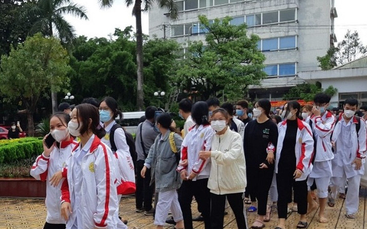 Huy động hơn 300 cán bộ, sinh viên hỗ trợ thị xã Nghi Sơn test nhanh