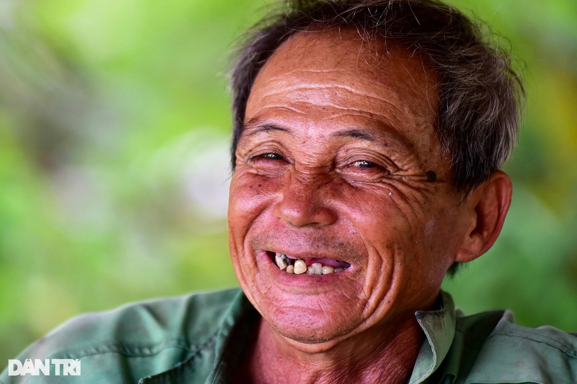 Lão nông 40 năm chăn trâu quanh những tòa cao ốc chọc trời ở Sài Gòn - Ảnh 5. Lão nông 40 năm chăn trâu quanh những tòa cao ốc chọc trời ở Sài Gòn - Ảnh 5.