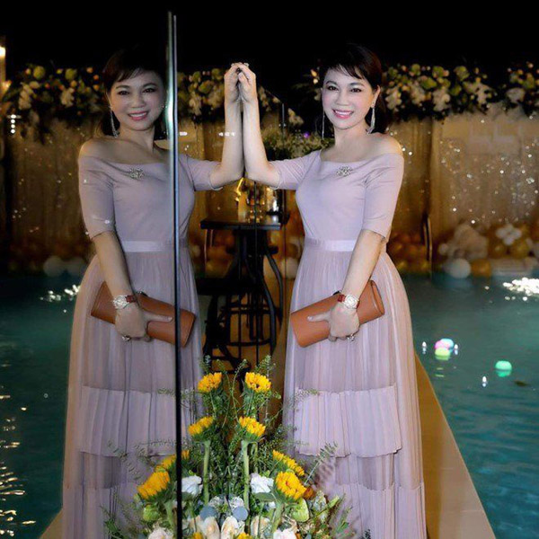 Mẹ chồng Diệp Lâm Anh chi 500 triệu mua 1 chiếc túi, gu thời trang hàng hiệu không hề thua kém con dâu - Ảnh 12.