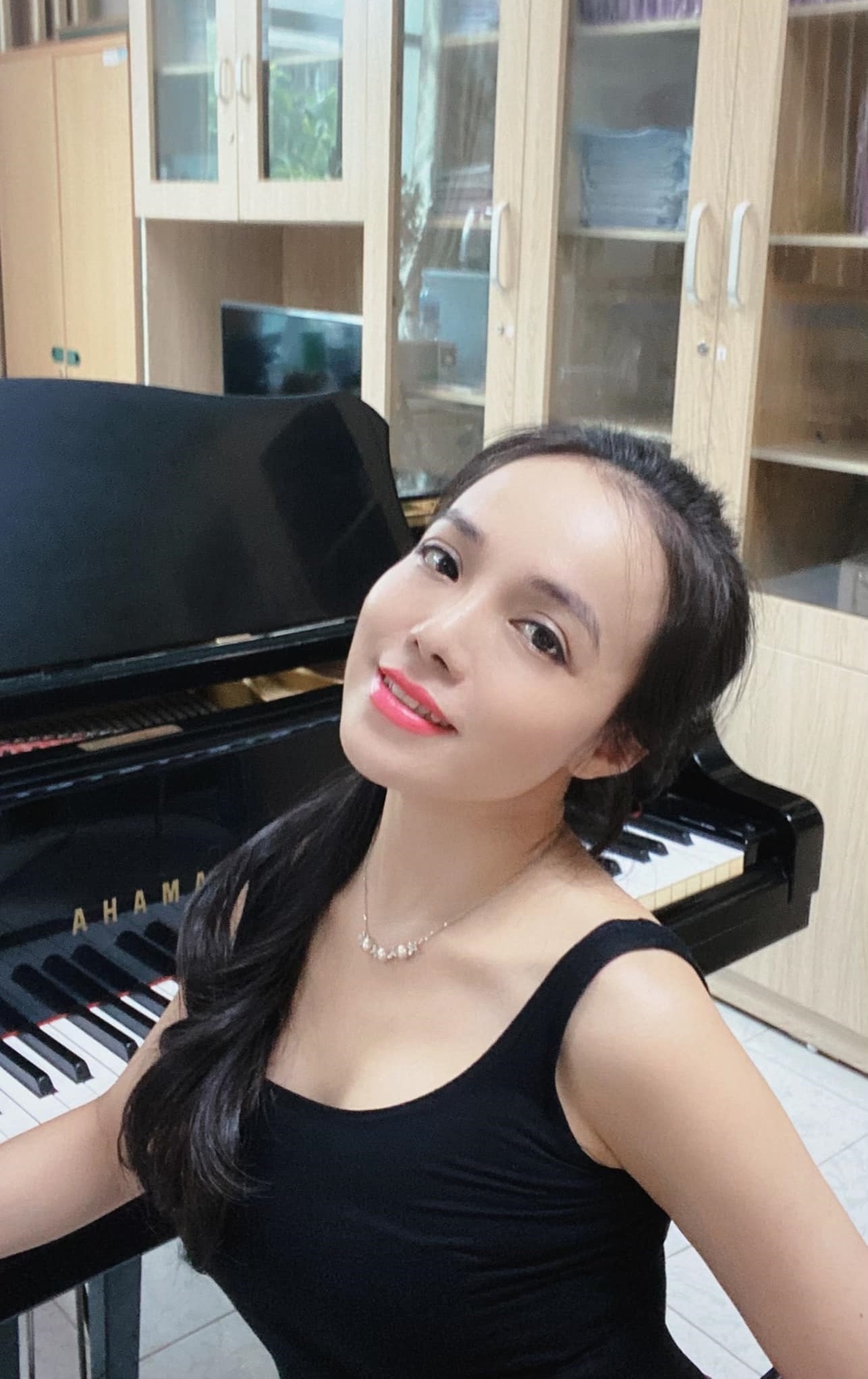 Những c&ocirc; gi&aacute;o xinh đẹp, n&oacute;ng bỏng của showbiz Việt - Ảnh 4.