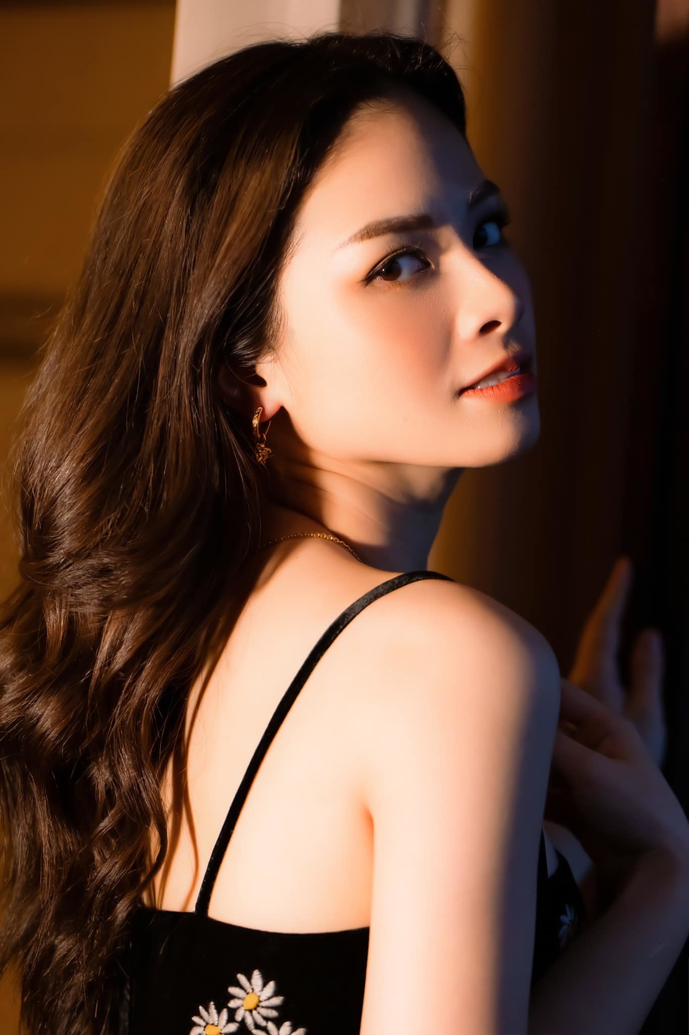 Những c&ocirc; gi&aacute;o xinh đẹp, n&oacute;ng bỏng của showbiz Việt - Ảnh 8.