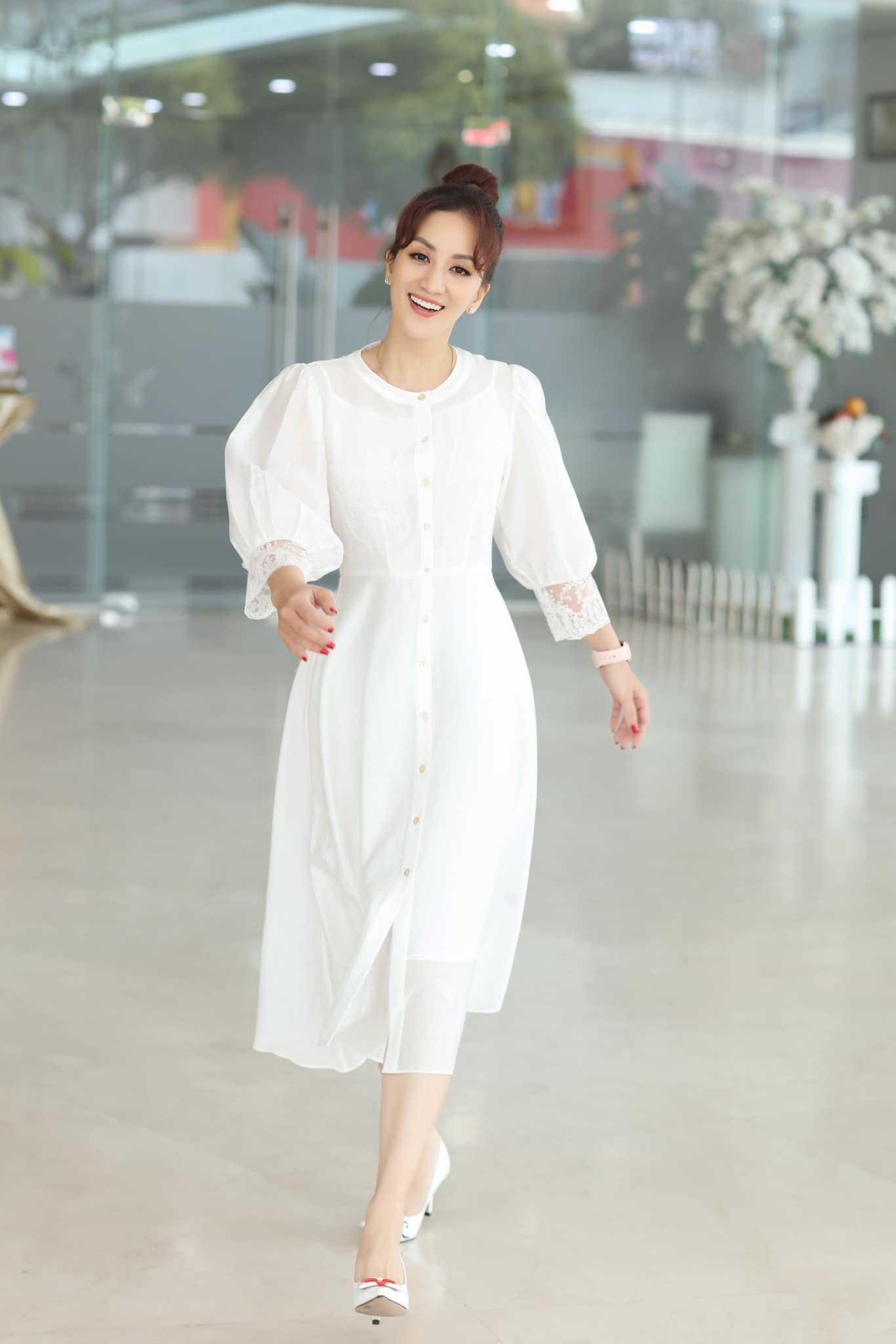 Những c&ocirc; gi&aacute;o xinh đẹp, n&oacute;ng bỏng của showbiz Việt - Ảnh 23.