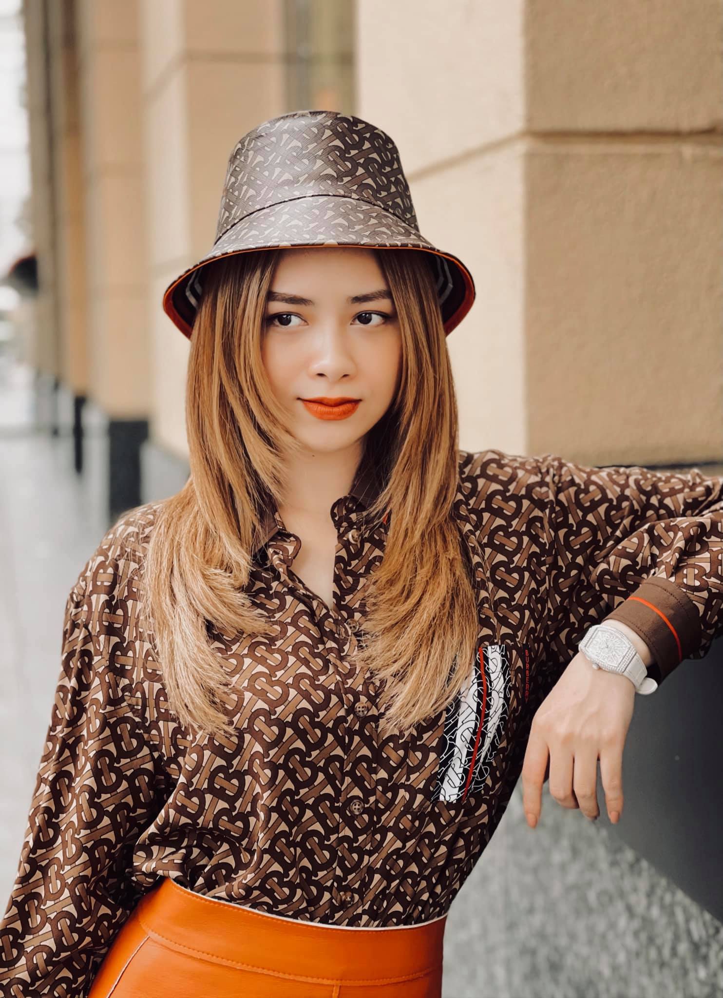 Những c&ocirc; gi&aacute;o xinh đẹp, n&oacute;ng bỏng của showbiz Việt - Ảnh 11.