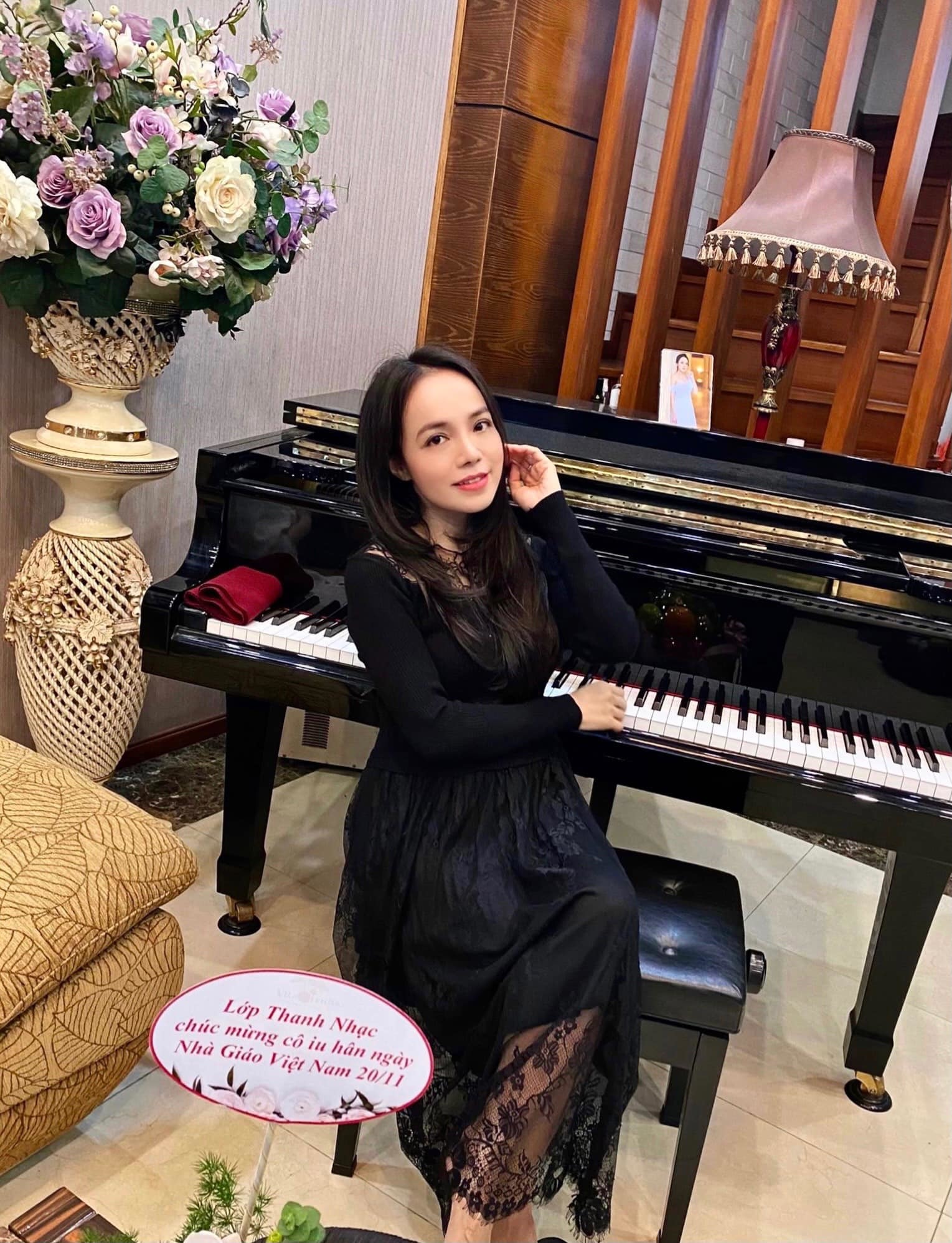 Những c&ocirc; gi&aacute;o xinh đẹp, n&oacute;ng bỏng của showbiz Việt - Ảnh 2.