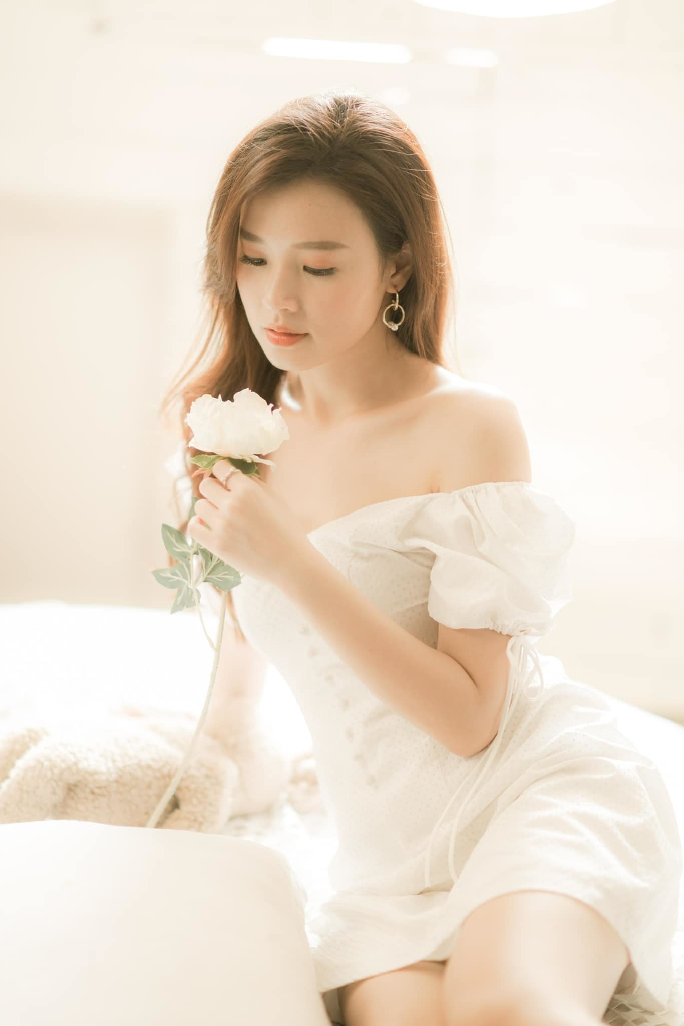 Những c&ocirc; gi&aacute;o xinh đẹp, n&oacute;ng bỏng của showbiz Việt - Ảnh 18.