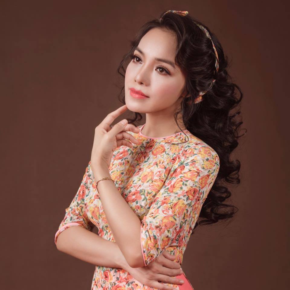 Những c&ocirc; gi&aacute;o xinh đẹp, n&oacute;ng bỏng của showbiz Việt - Ảnh 1.