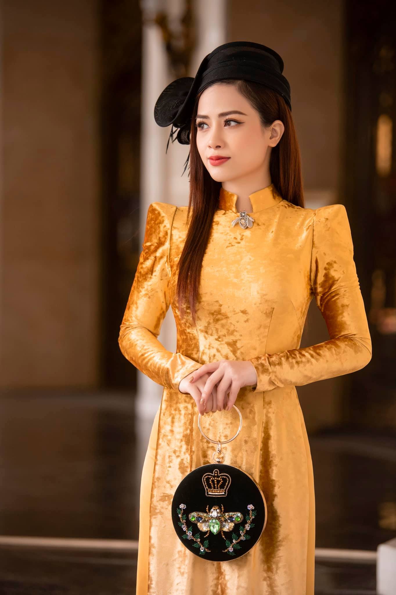 Những c&ocirc; gi&aacute;o xinh đẹp, n&oacute;ng bỏng của showbiz Việt - Ảnh 7.